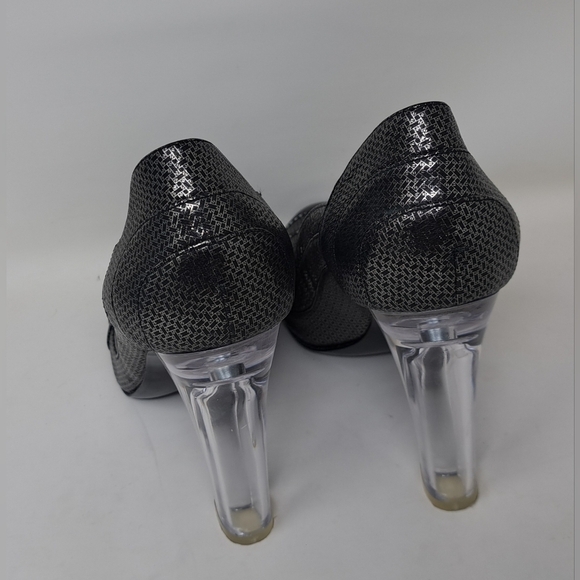 Elegant Black and Silver Heels - Picture 12 of 13